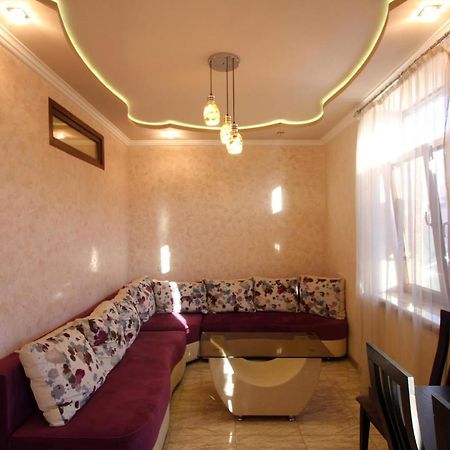 Amiryan Street 1 Bedroom Deluxe Apartment With Balcony Am104 Yerevan Exterior photo