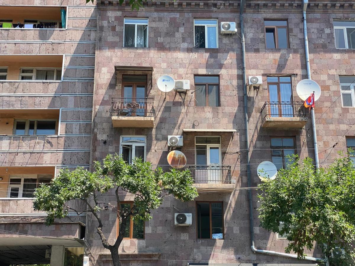Amiryan Street 1 Bedroom Deluxe Apartment With Balcony Am104 Yerevan Exterior photo